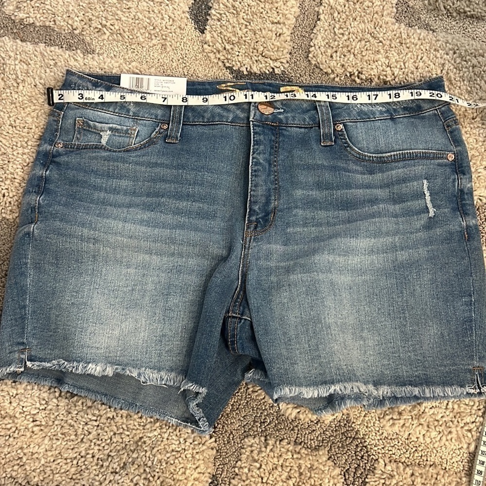 NWT,Seven 7, Weekend Short, Frayed Hem, Sits at Waist, Comfort Stretch, 16 - Picture 5 of 8